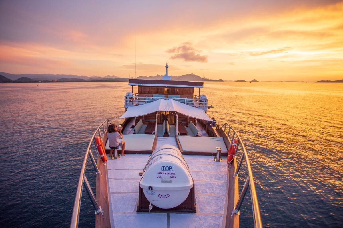 Harmoni Luxury Indonesia Yacht Charter - s04B
