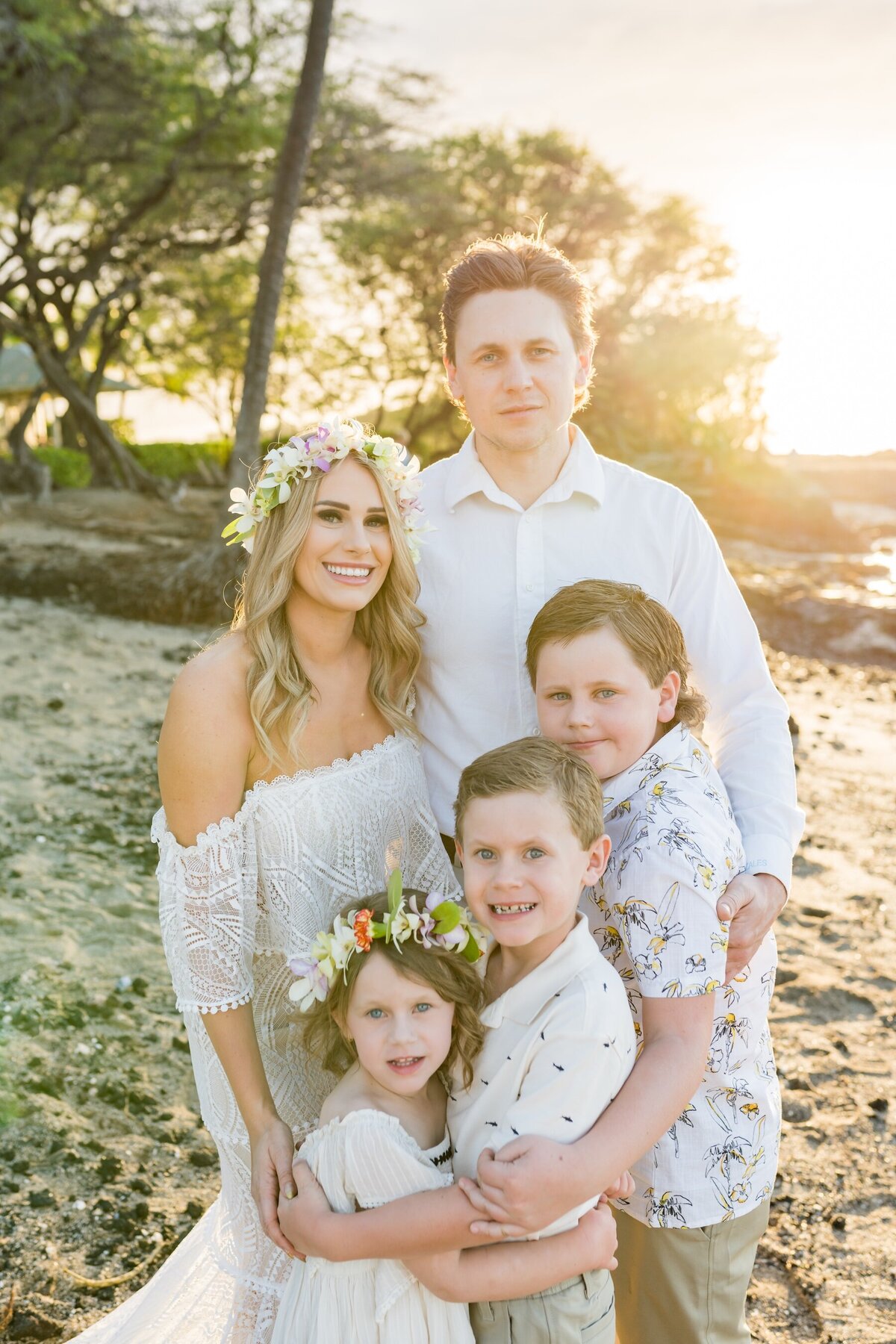 family photo of family of 5 on Hawaii Island