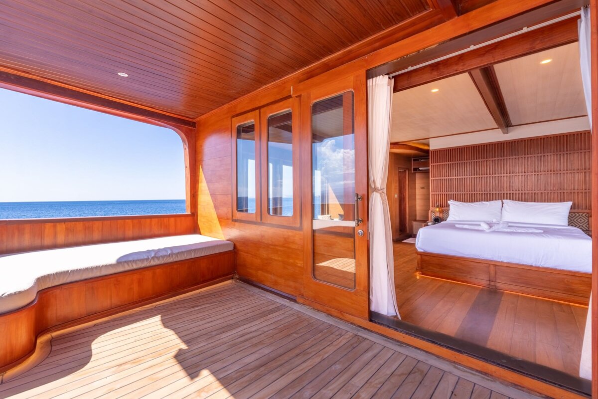 Sanctuary Luxury Yacht Bali - cabin upper deck - master cabin-7