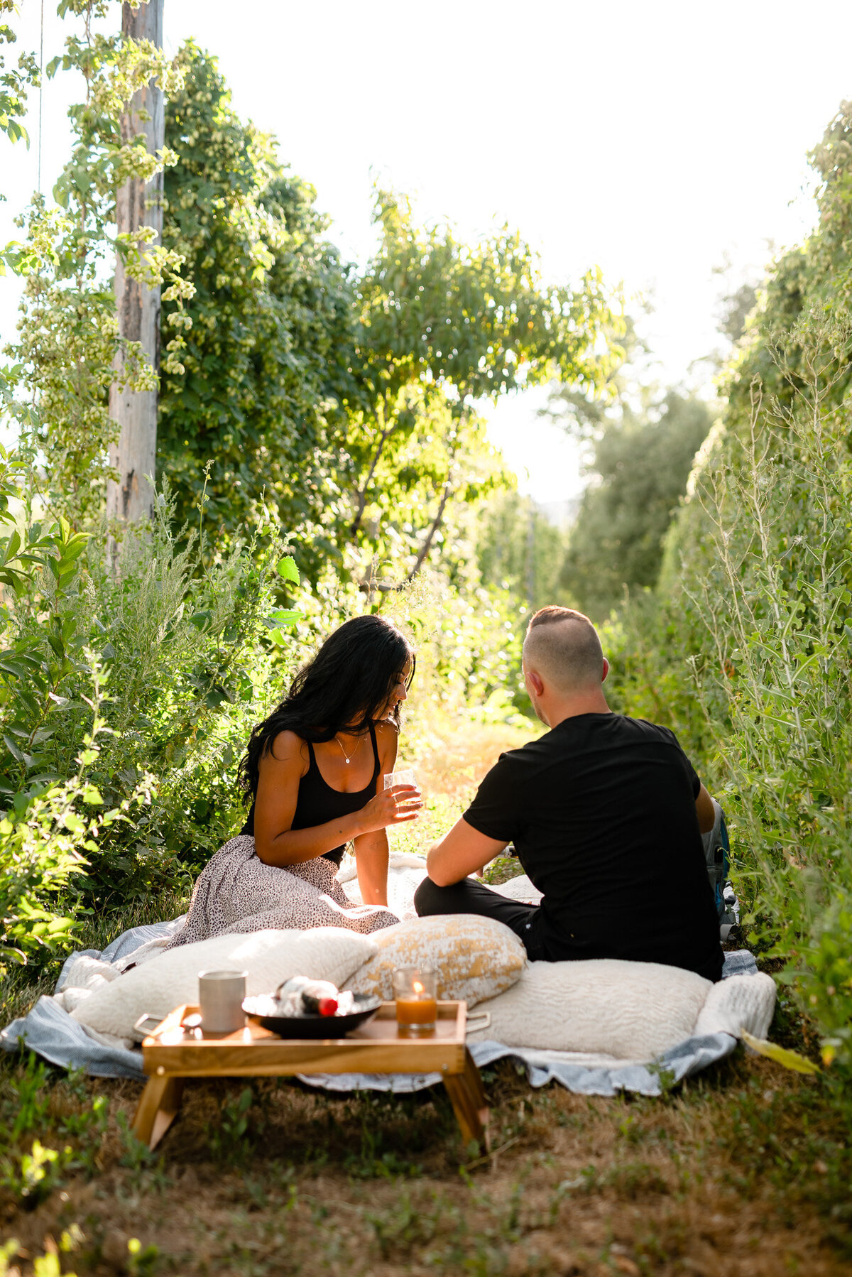 couple having a picnic in a vineyard in Colorado