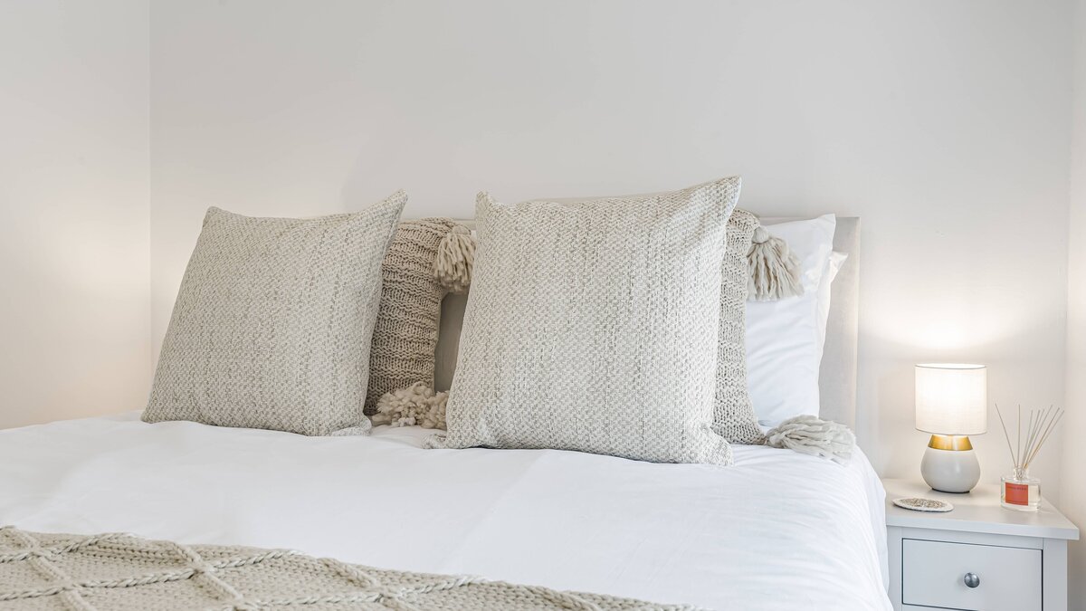 The Hideaway: Luxury 2 Bedroom Cottage