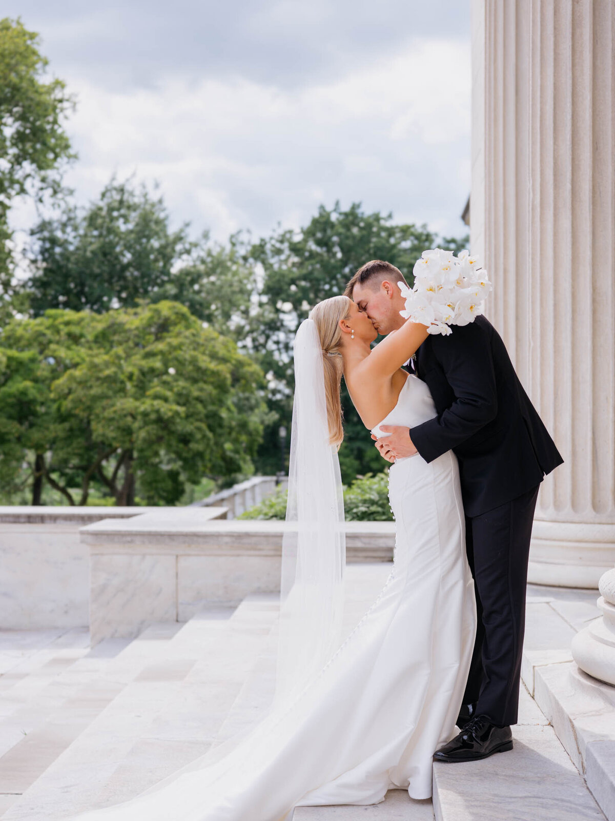 Bride and groom portrait at Cleveland Art Museum
