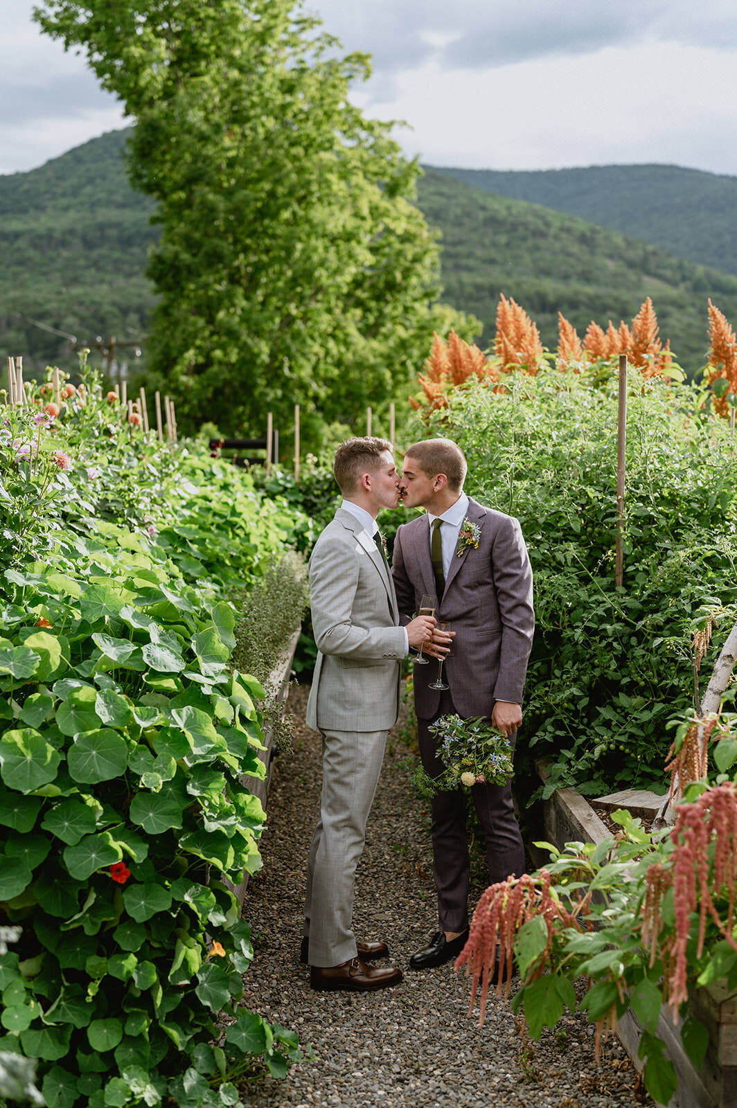 Catskills-Wedding-Planner-Scribners-Lodge-Wedding-Garden-Ceremony-30