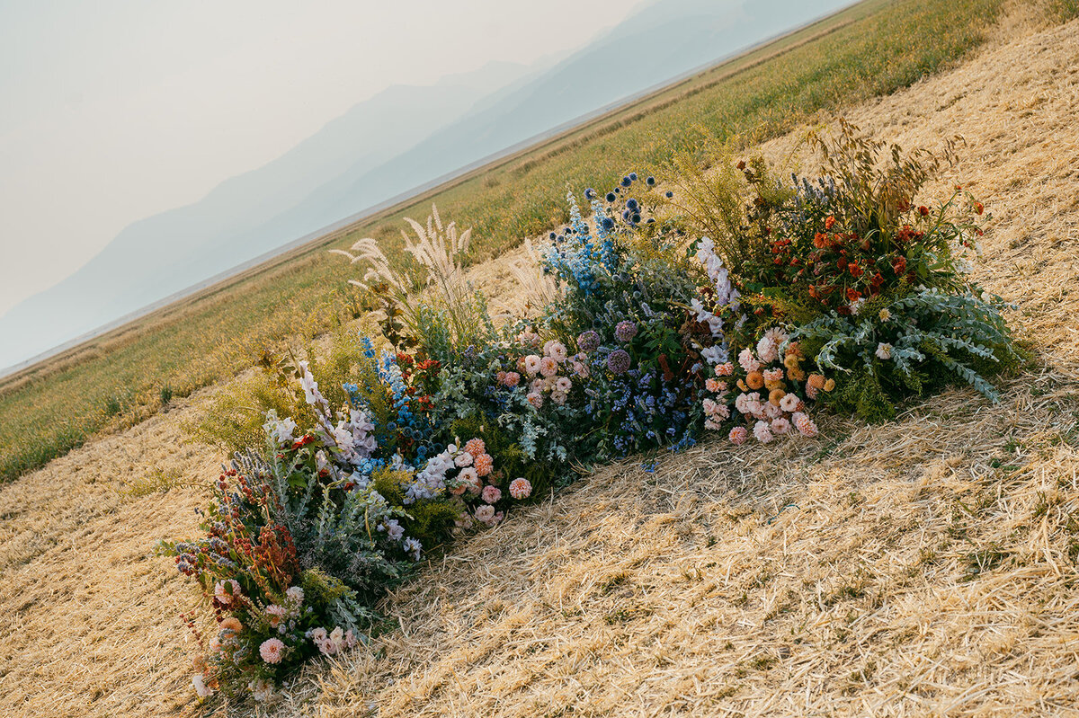 presley-gray-photo-Deerlodge-rustic-western-Montana-wedding-4075