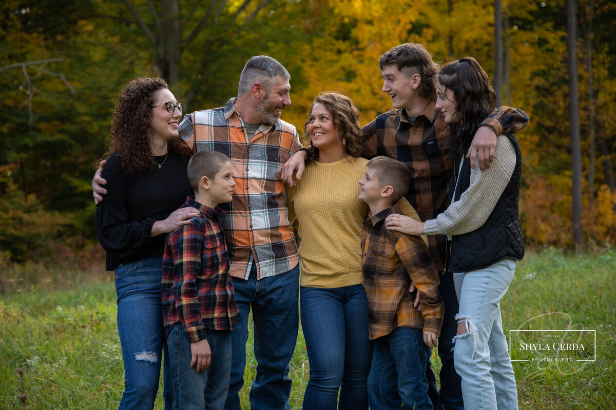 outdoor fall family photoshoot