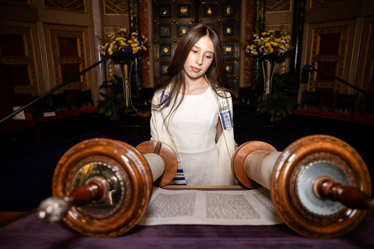 Current_Bat_Mitzvah_Ceremony_edit-Olivia-0040