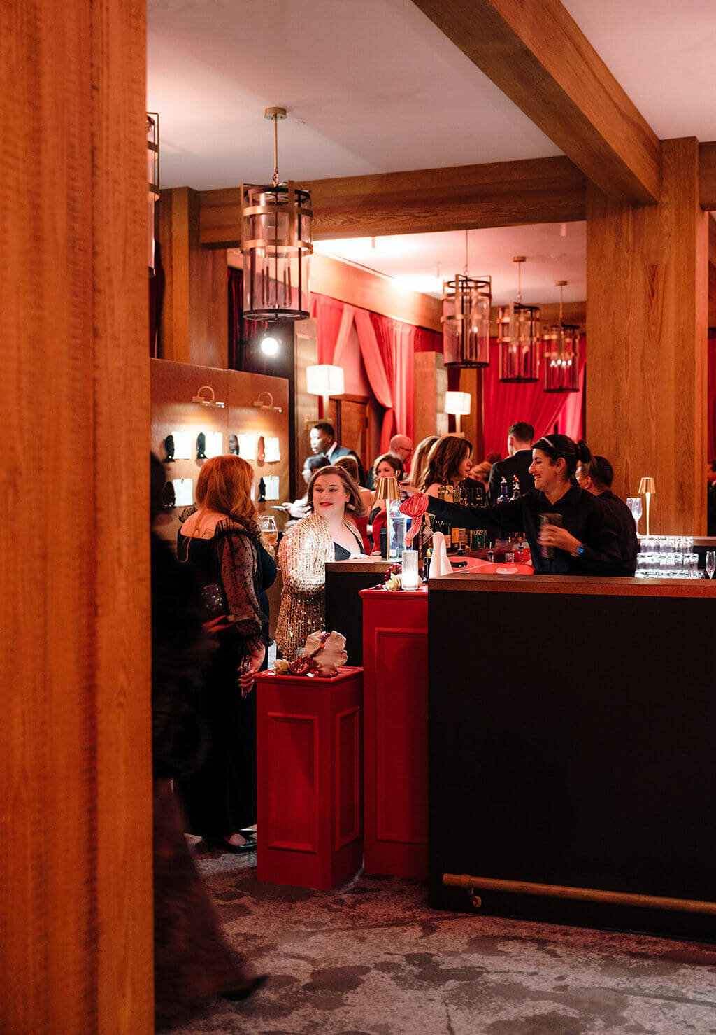 03.monochromatic-red-event-gala-dinner-social-event-modern-vintage-events