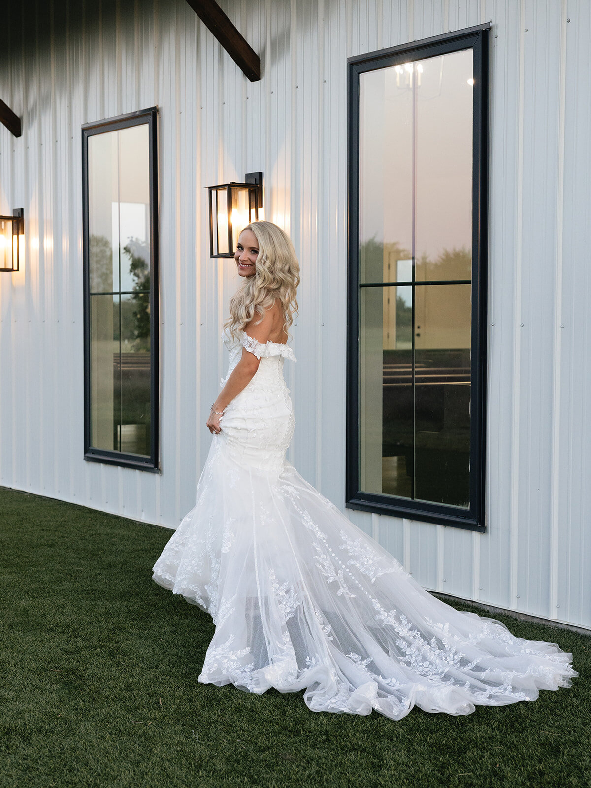 2025-10-11_DykesWeddingPreviews_MollyMurphyPhotography-93