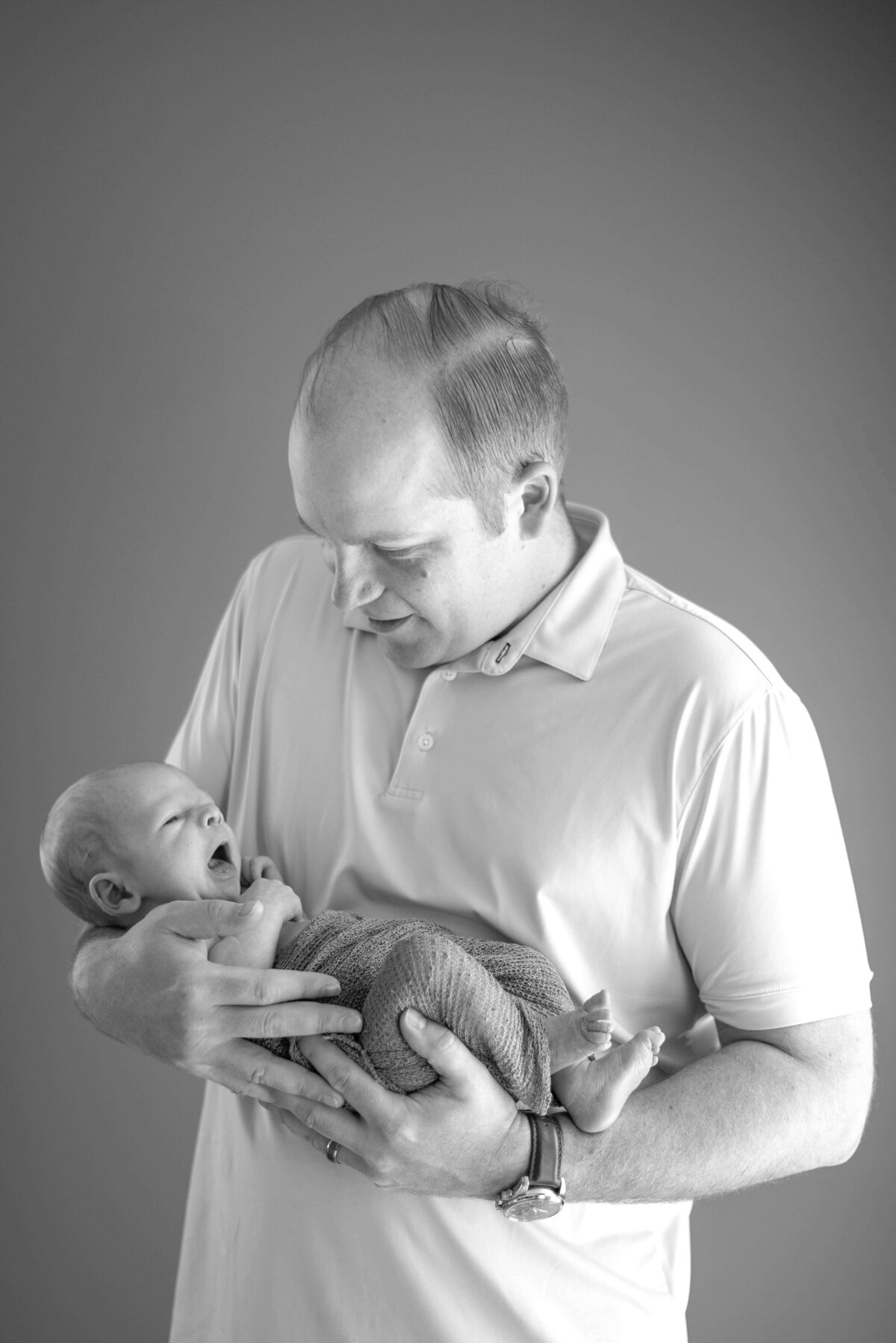 newborn-yawn-dad