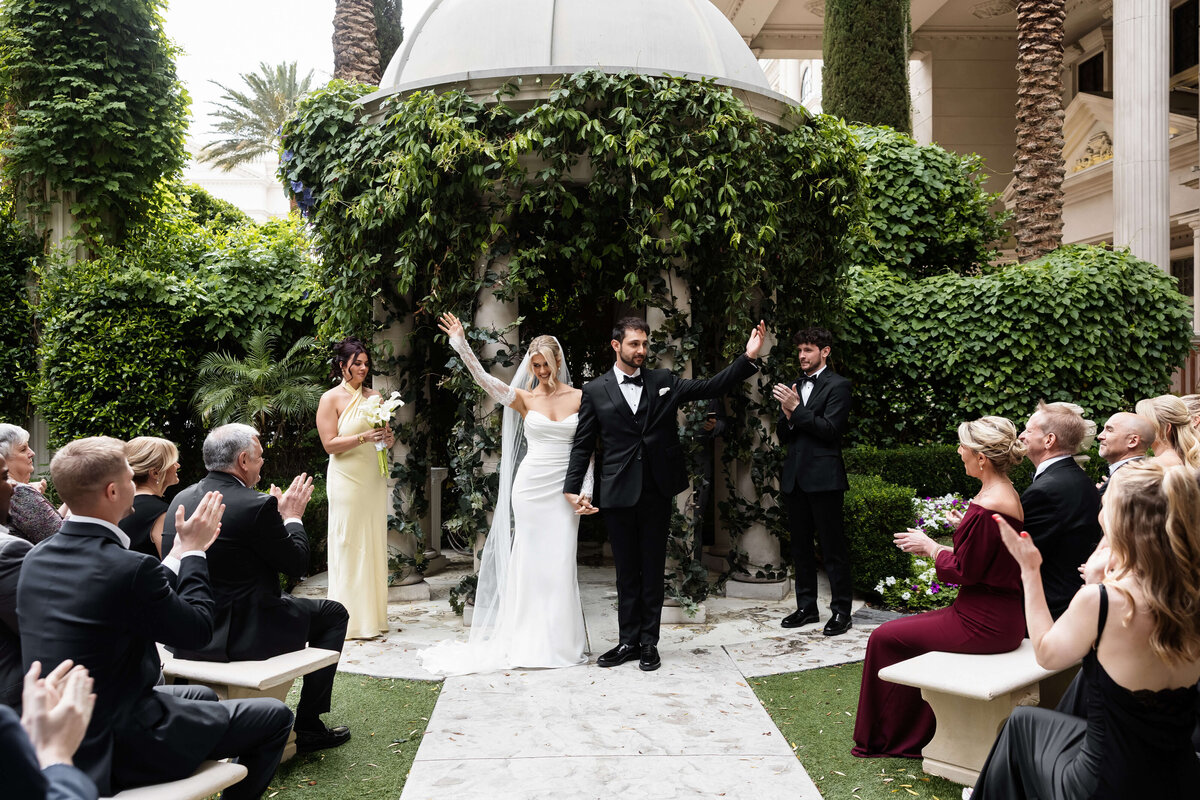 29_riskyexposure_maddie-noah_las-vegas-elopement-photography