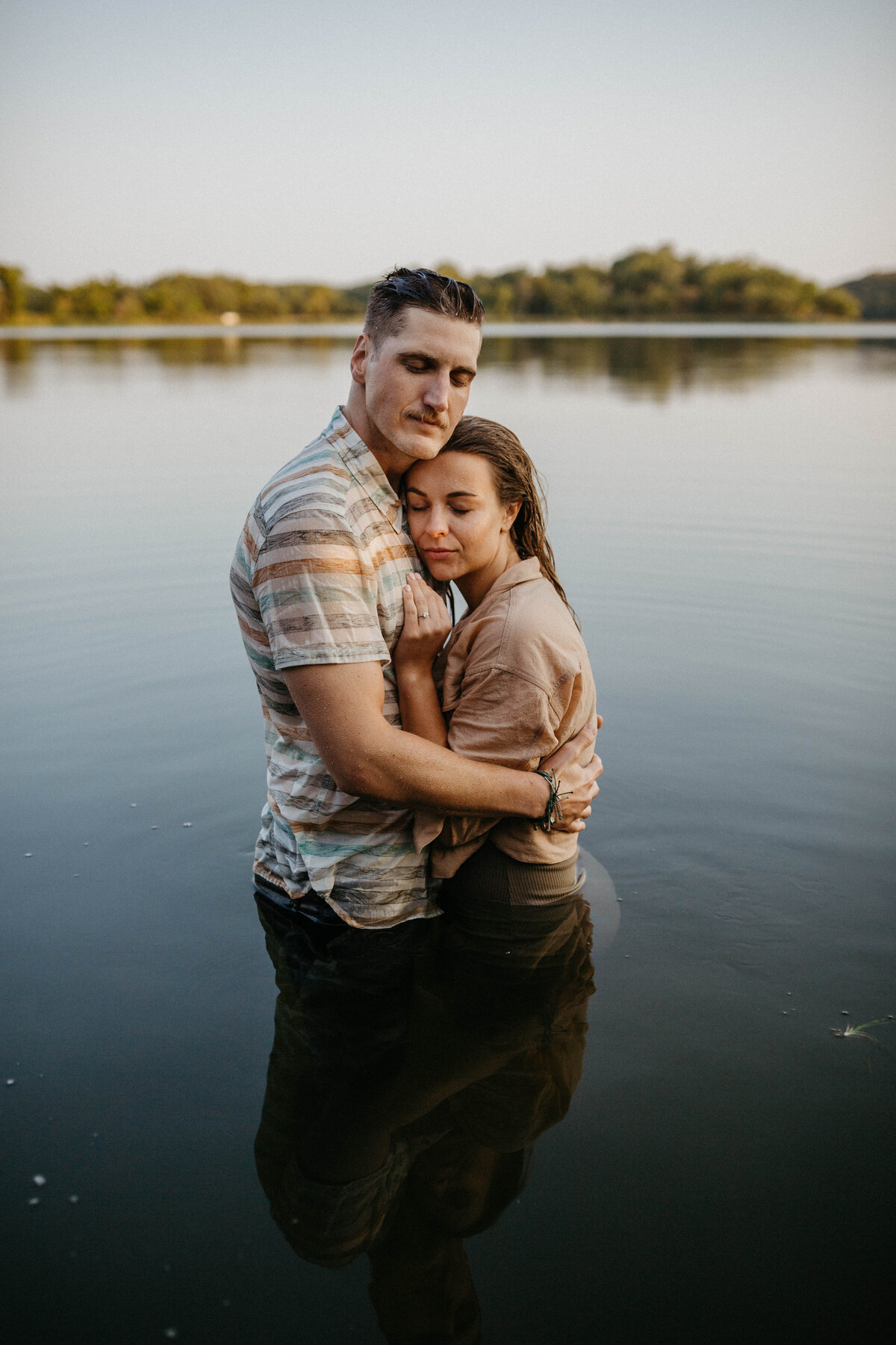 couple-cuddeling-in-lake