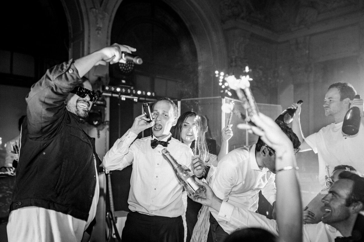 Maïlys Fortune Photography Husband Wife Wedding Weddings Photography France Switzerland Italy Timeless Dreamy Imagery Bilingual French English Destination Weddings Destination Wedding Provence French Riviera Paris Lake Como Tuscany119