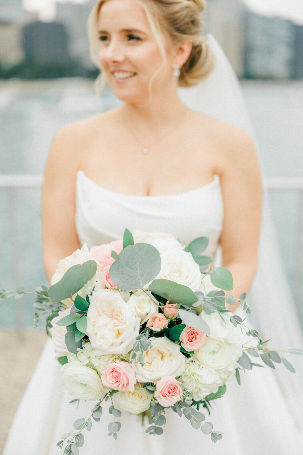 Lexi Benjamin Photography_An Elegant fall Chicago Wedding steeped in Chicago at The Rookery-49