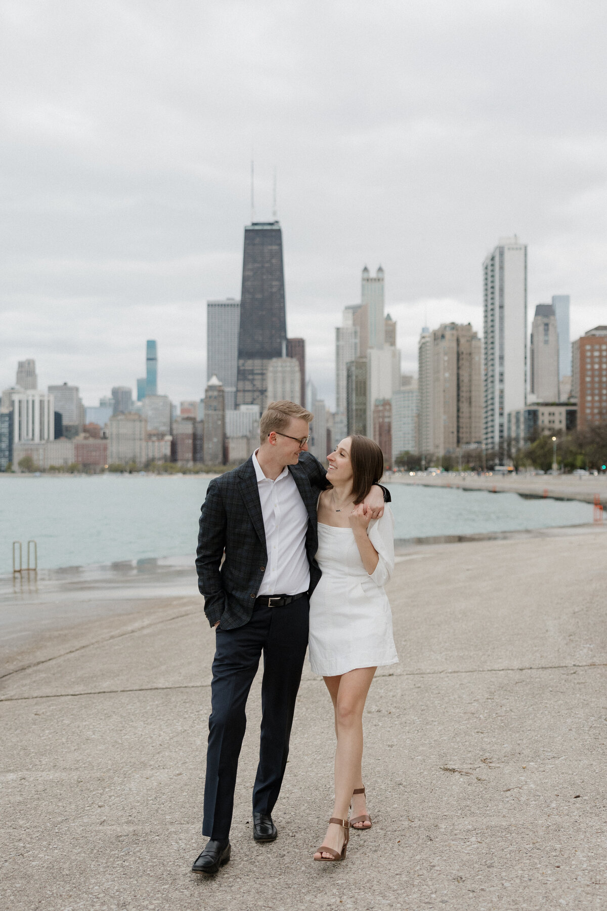 Indianapolis engagement photographer city skyline portrait