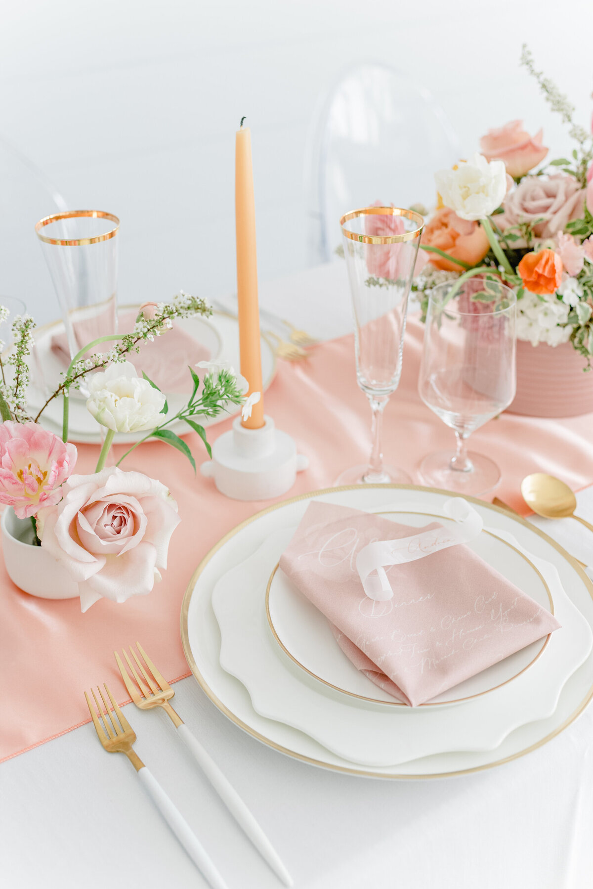 floral-and-field-design-bespoke-wedding-floral-styling-calgary-alberta-peach-kiss-editorial-tablescape-38