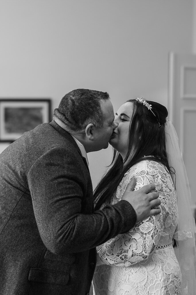 Holmes wedding photography - bakewell registry office then chatsworth estate, derbyshire- Nostalgia photogra (3)