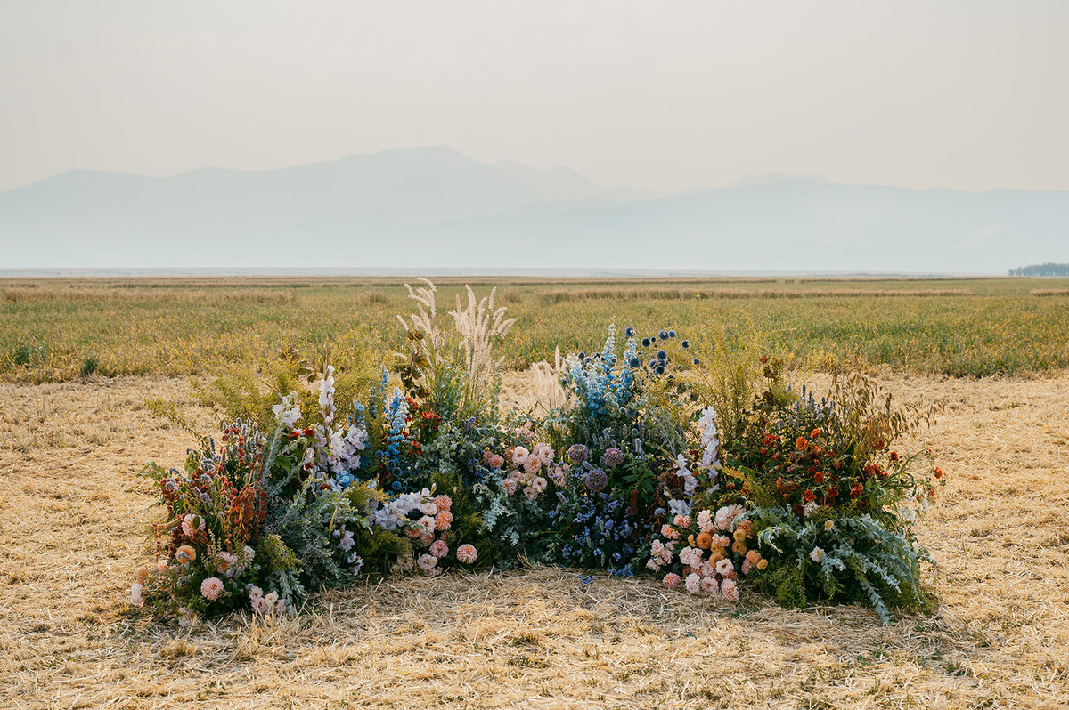 presley-gray-photo-Deerlodge-rustic-western-Montana-wedding-4071