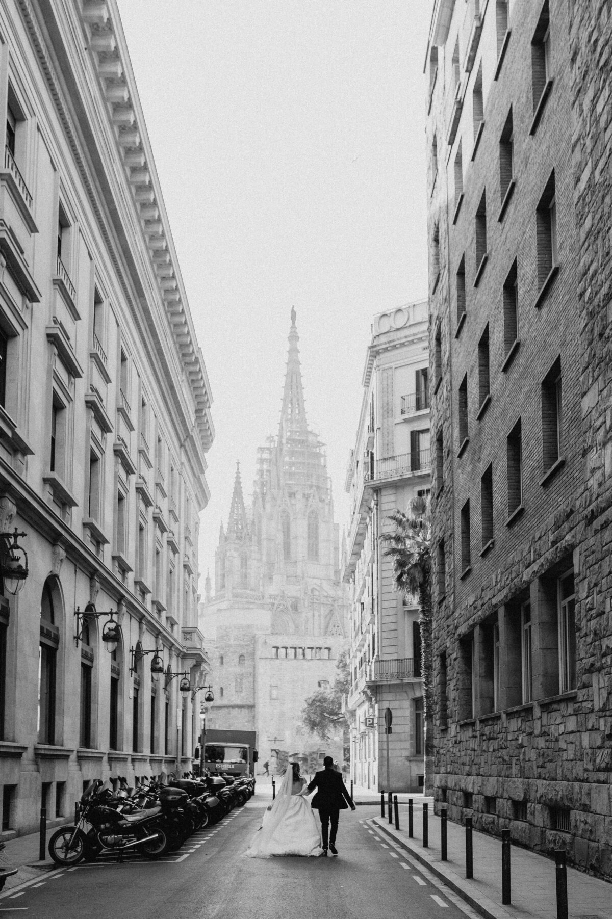 Barcelona City Elopement - Laura Williams Photography - 171