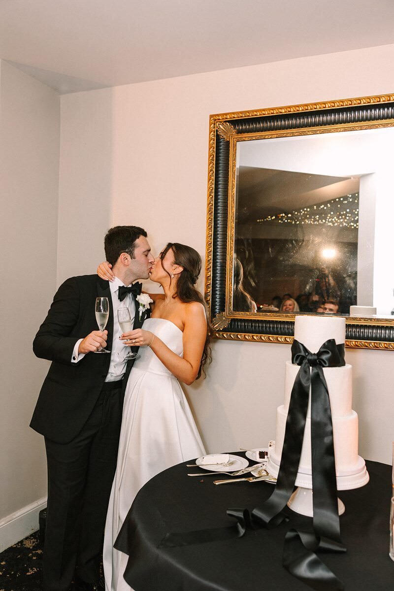 evansville-country-club-black-and-white-reception39