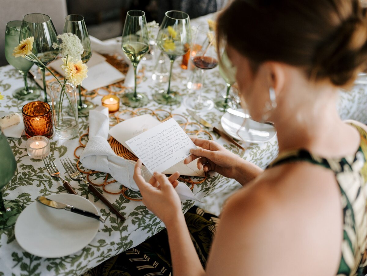 personal wedding guest notes at reception