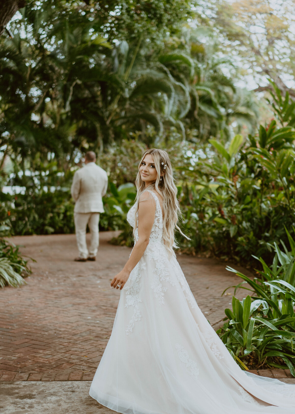 Cass and Alex got married at Olowalu Plantation House on Maui.