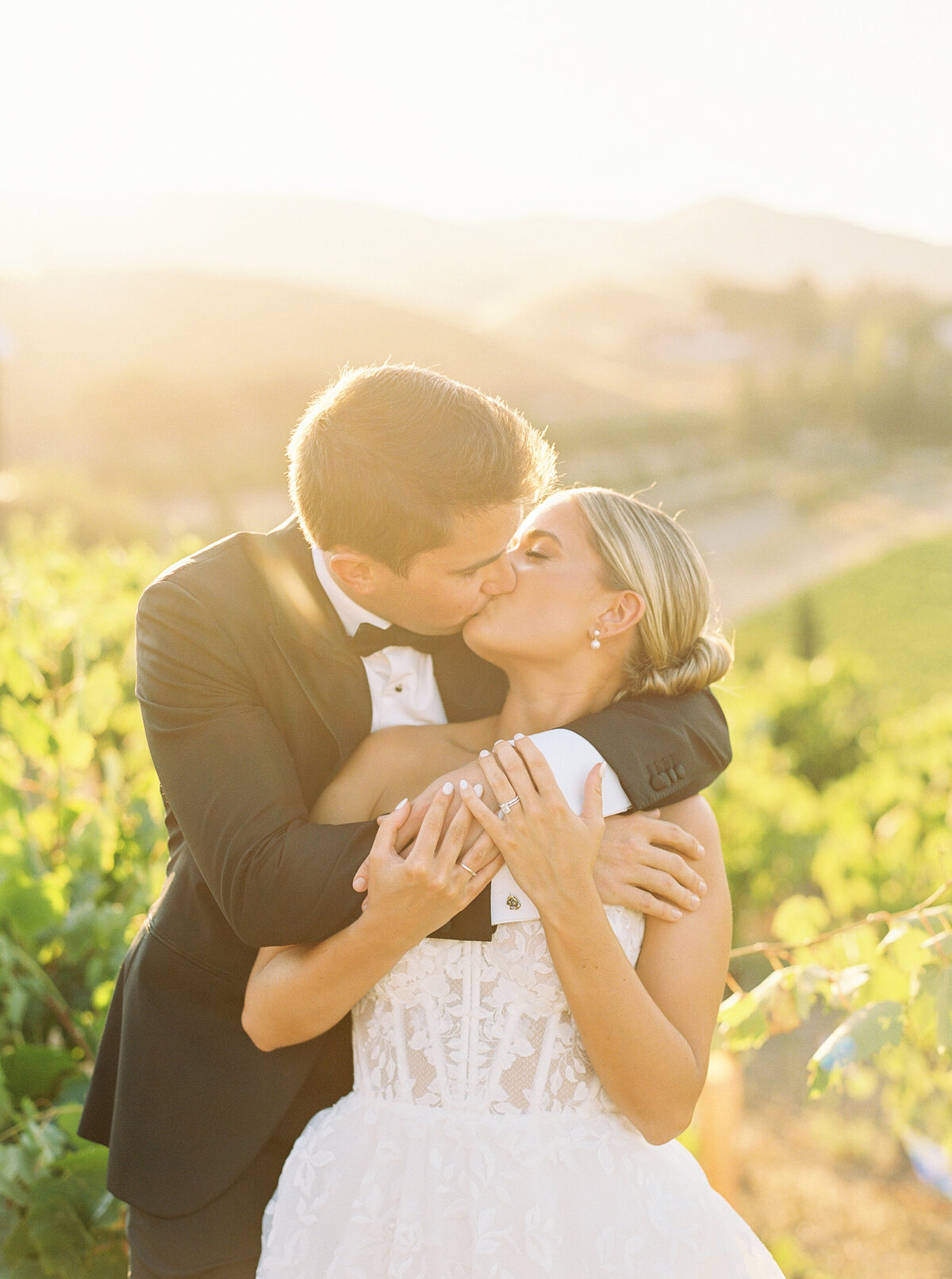 Viansa-Sonoma-Wedding-Photographer-139