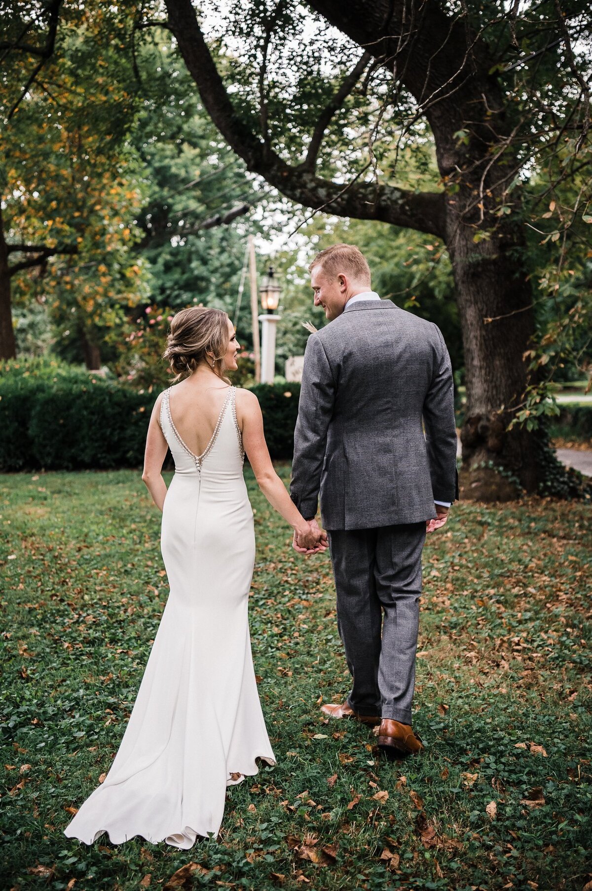 midway-kentucky-hollyhillinn-wedding-portraits-01