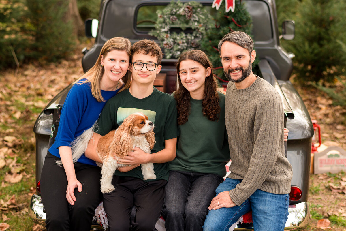 2023-1105 Christmas Truck Sessions-3