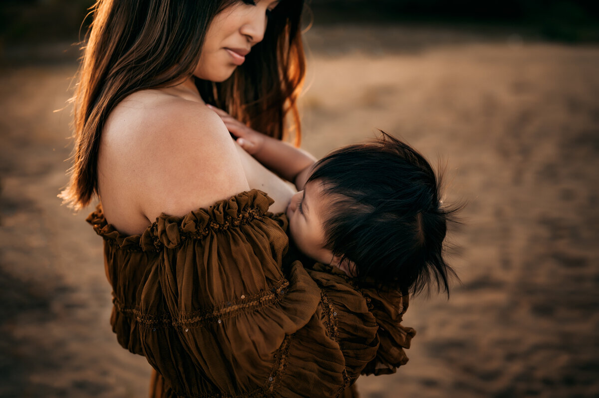 Breastfeeding and family photography in Edmonton