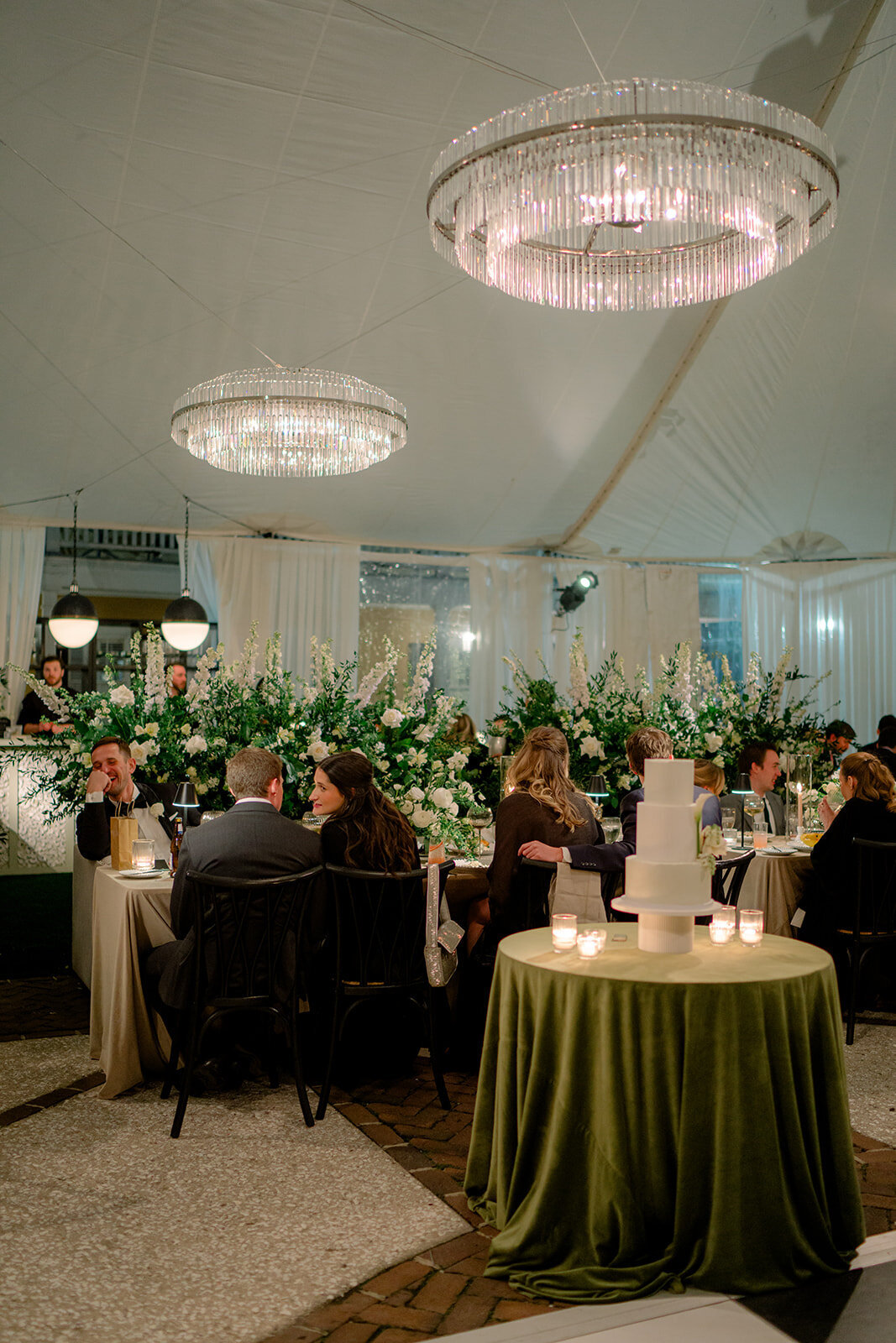 elevated_neutral_tones_governor_thomas_bennett_house_charleston_destination_wedding_photographer_wedding_Kailee_DiMeglio_Photography-1384