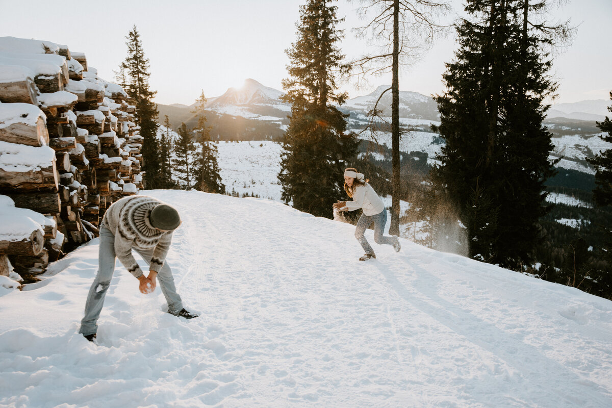 Couple session with snowball fight in Italian Dolomites