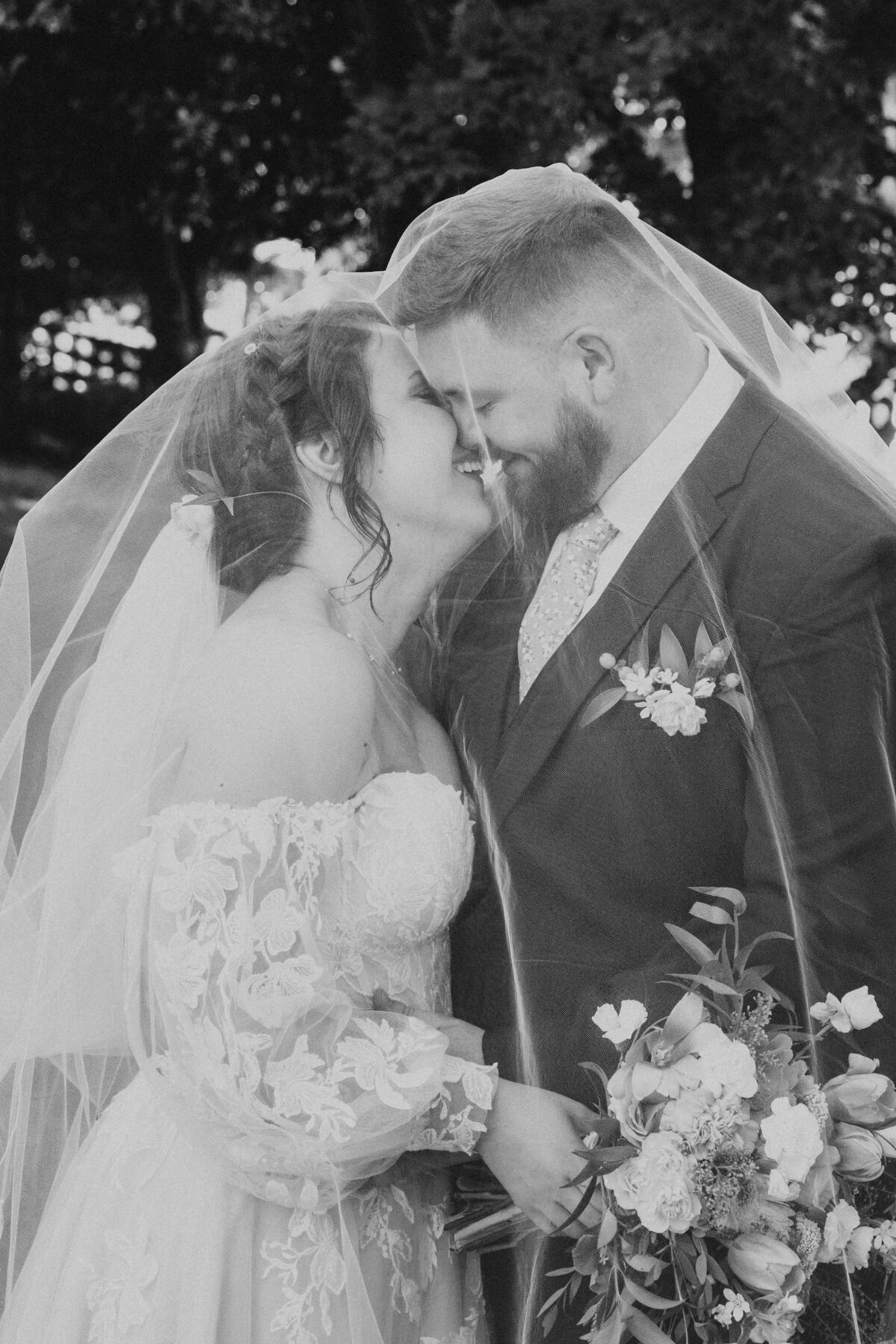 Lexington-Kentucky-Wedding-Couple-84