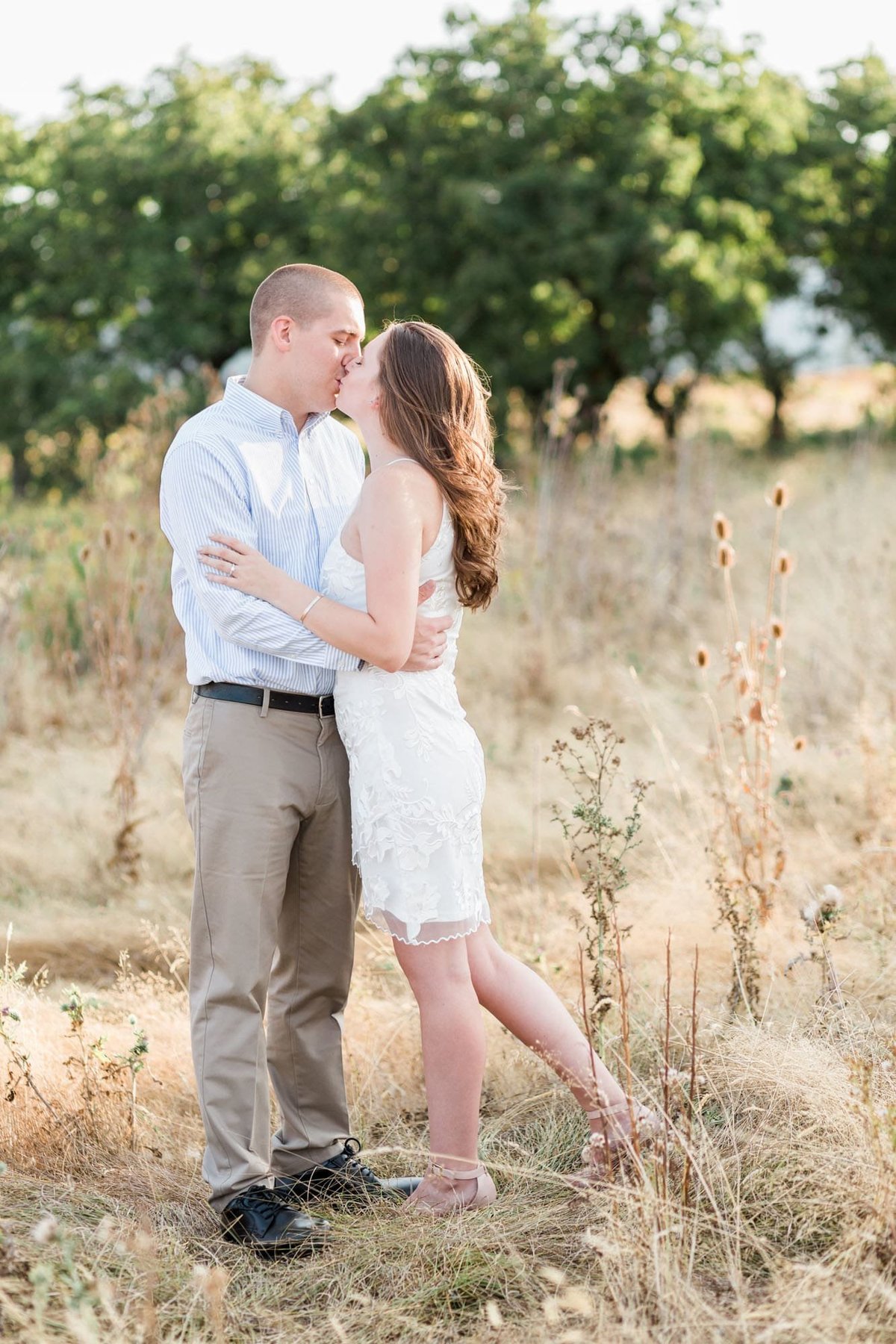 powell-butte-portland-engagement-photos-16-min-min