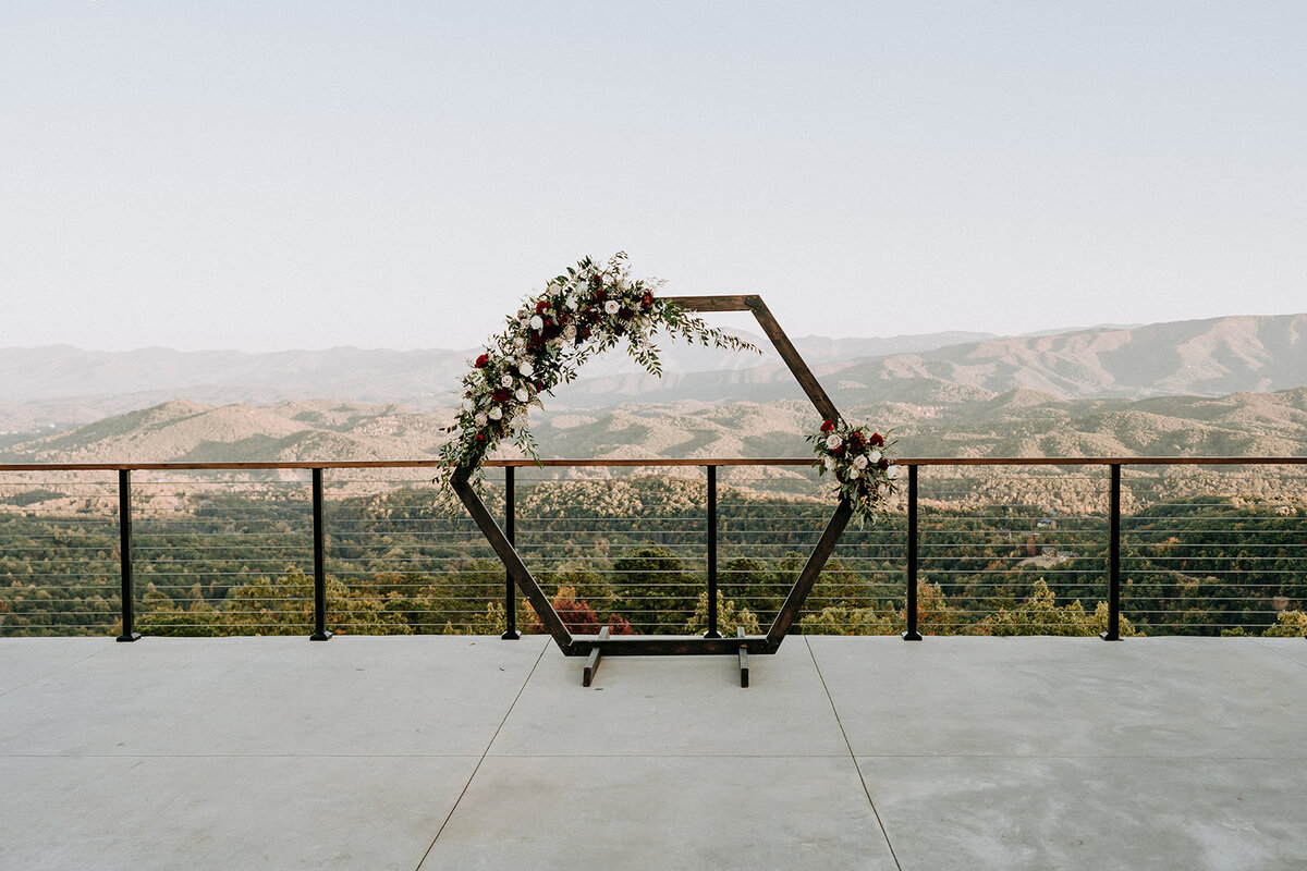 gatlinburg-tn-destination-wedding-venue-outdoor ceremony