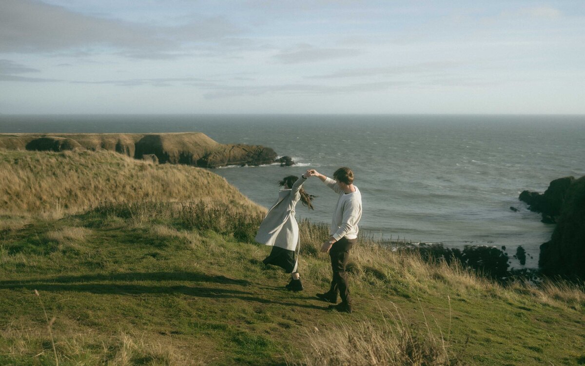 SecretProposal-TheSwiechs-Brandon&McKennaDunnotarCastleScotland-41