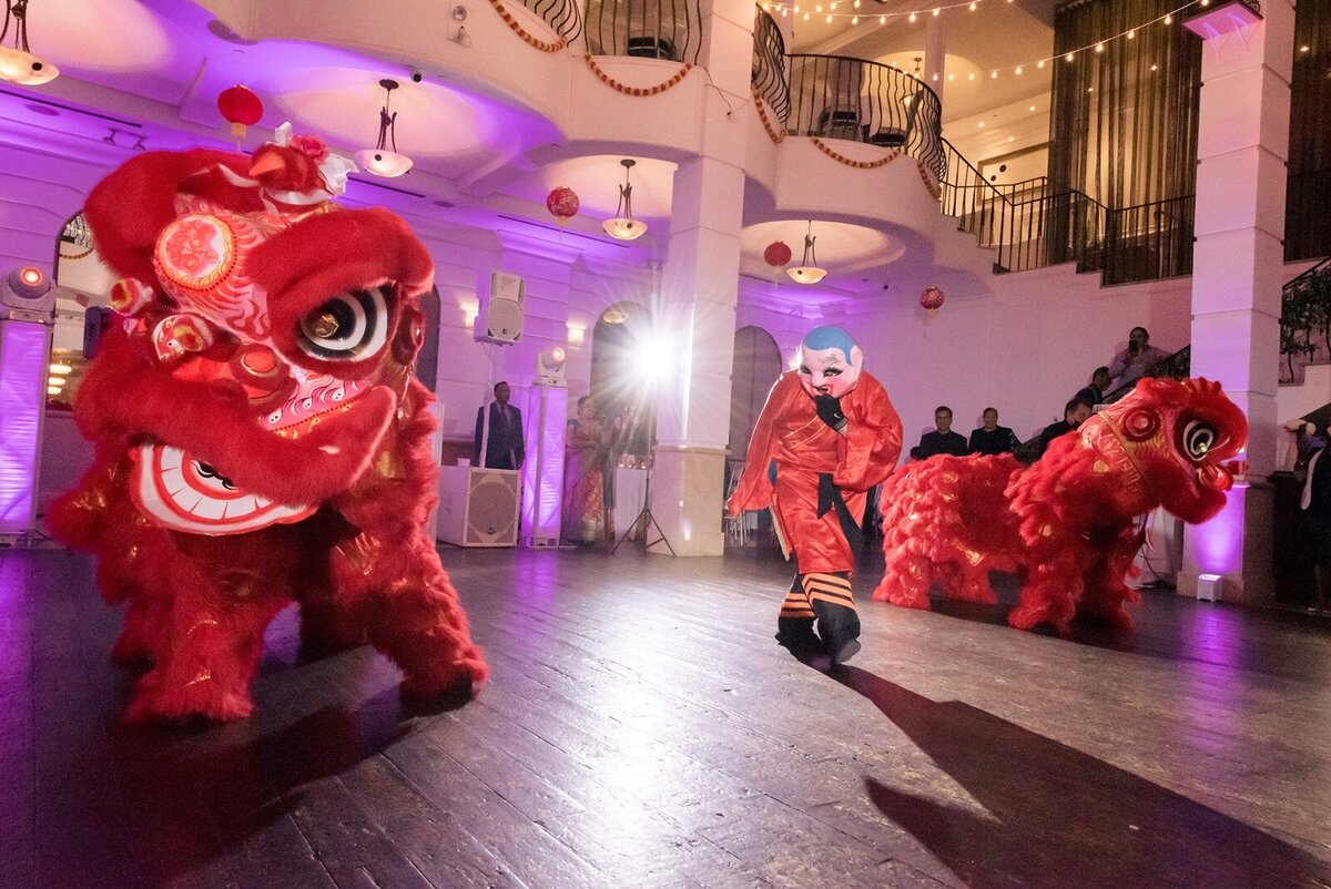Indian-Chinese-wedding-Renaissance-chinese-lion-dance-1