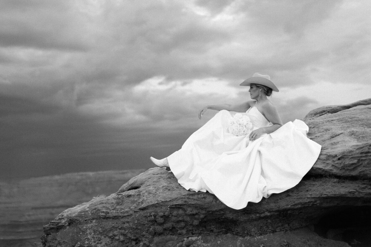dead-horse-point-state-park-bridal-wedding-photographer-moab-utah-james-stokes_E26