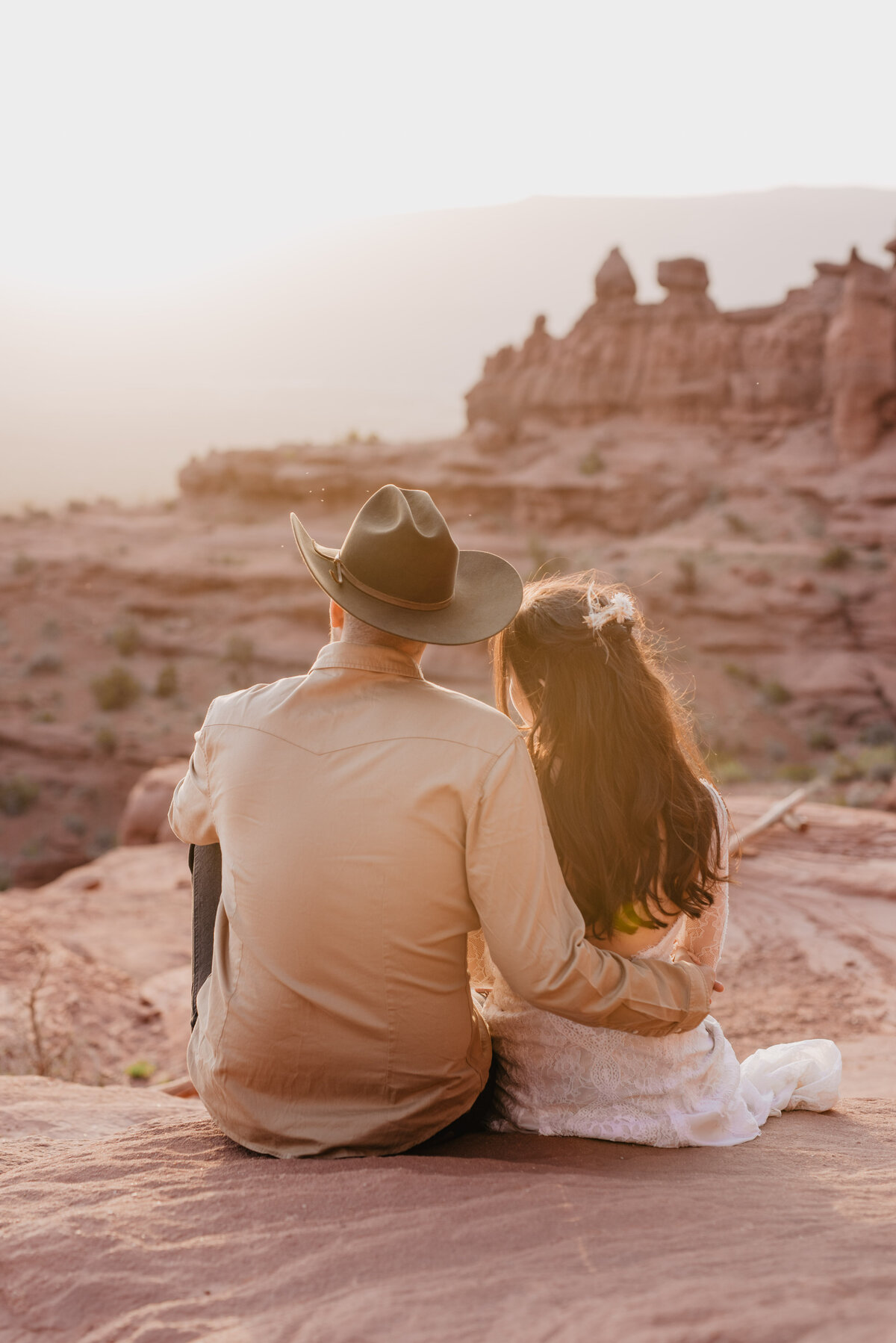 Utah Elopement Photographer captures cowboy wedding