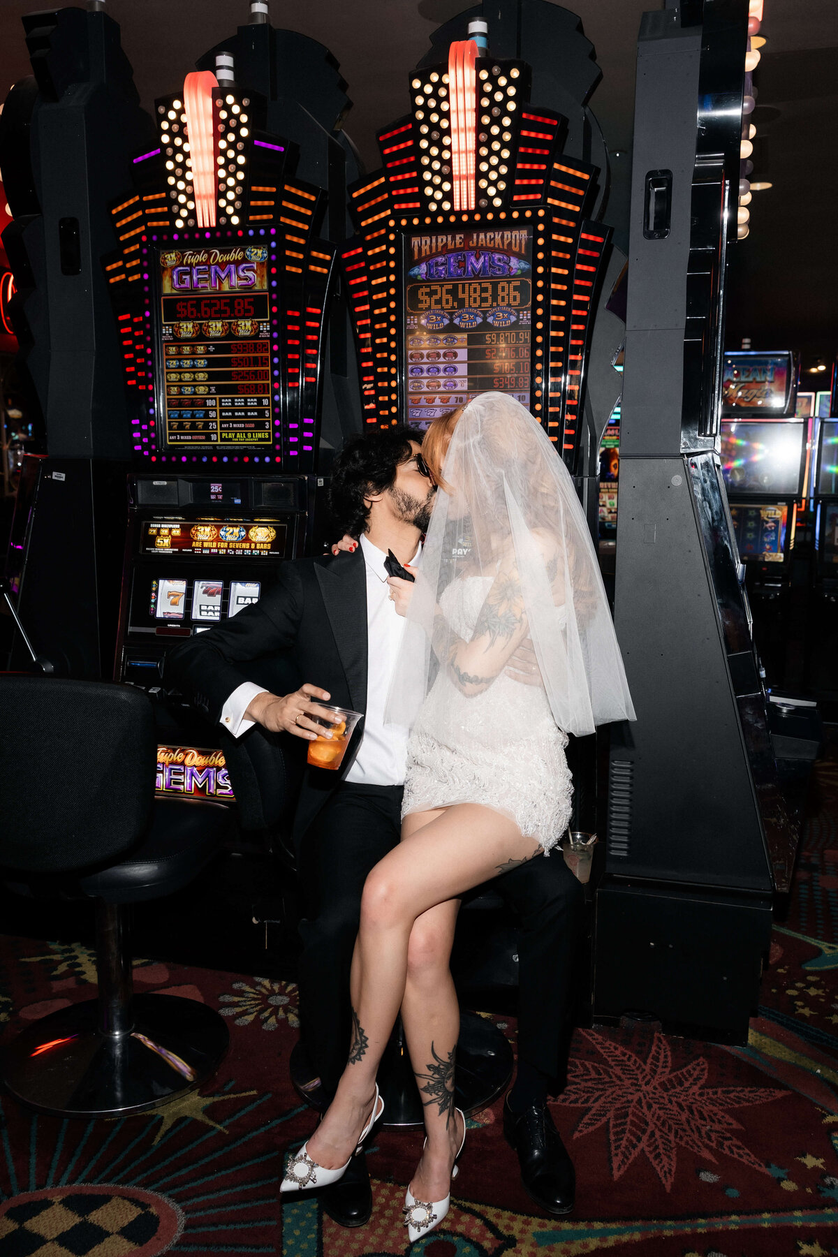 84riskyexposure_hayley-vikram_las-vegas-elopement-photography