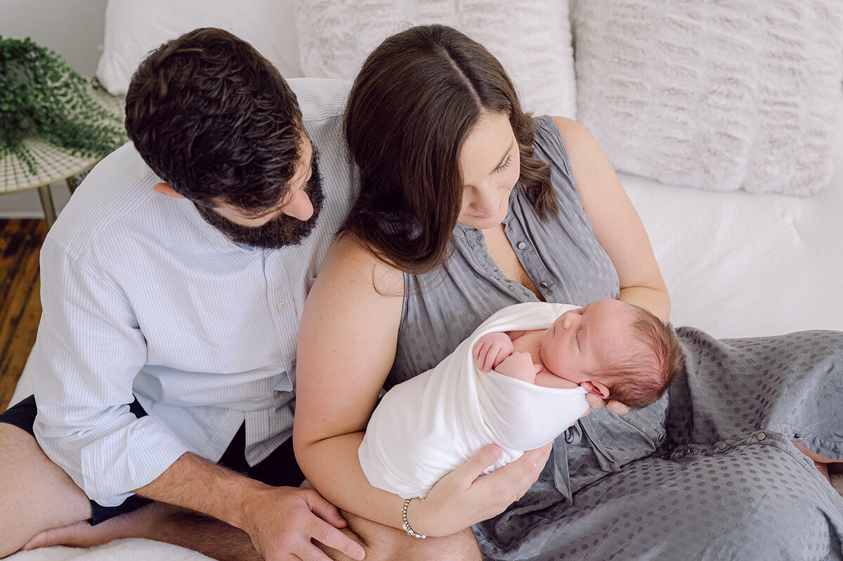 baby-brother-in-studio-lifestyle-newborn-photoshoot-hartford-CT_0093