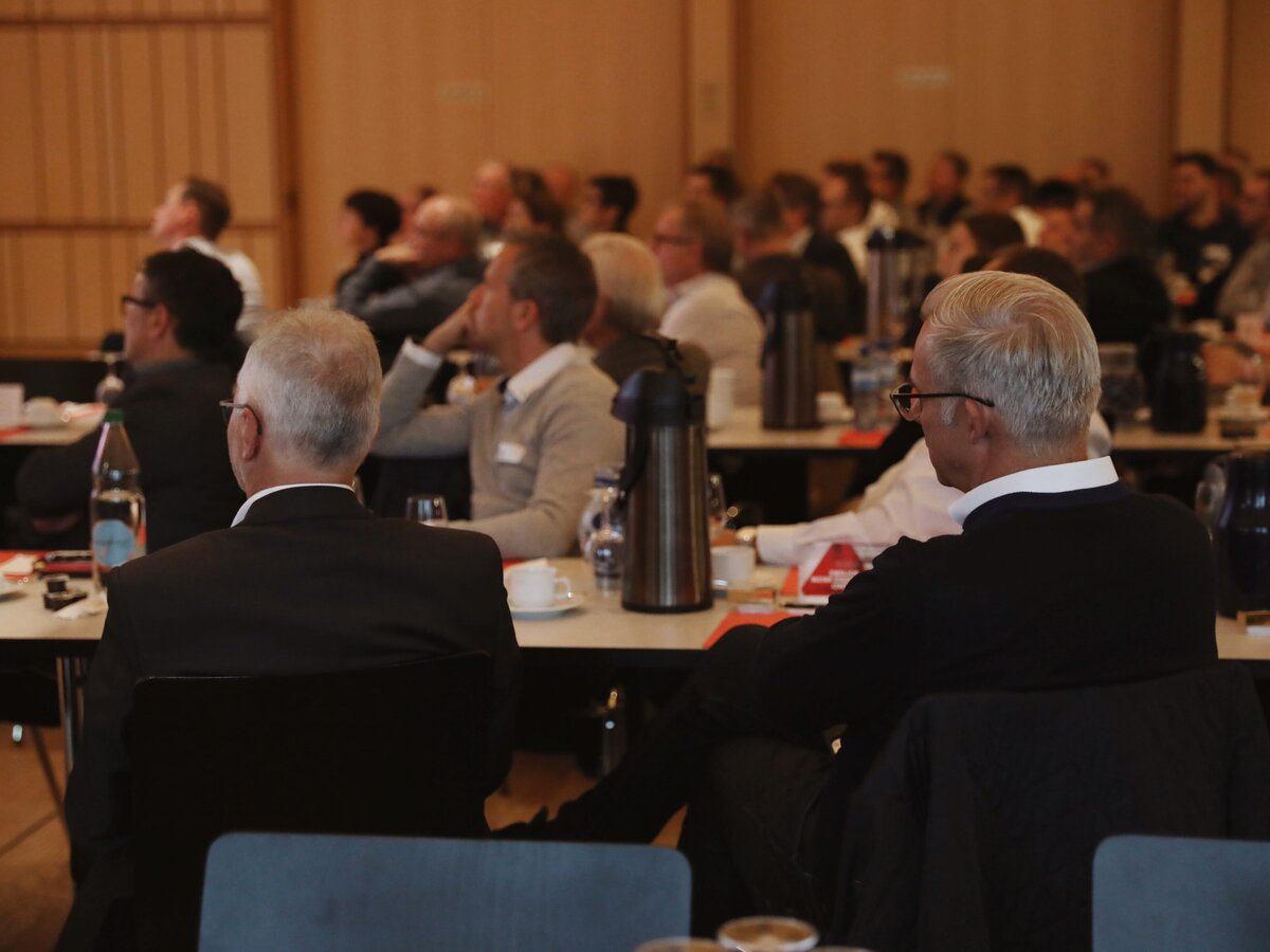meralunastudio-werbeagentur-schweiz-zuerich-portfolio-jungunternehmerzentrum-flawil-martini-forum-2022 (8)