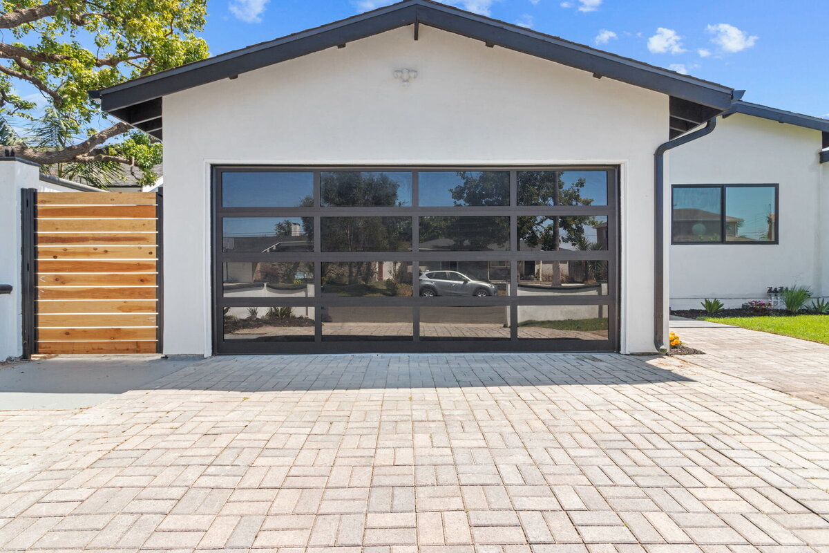 aw-development-modern-glass-garage-door-home-los-angeles