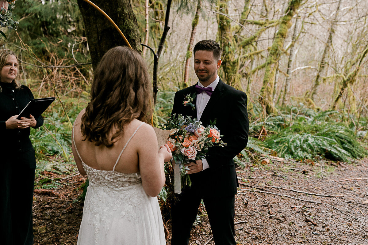washingtonelopementphotographer-fernacreswedding-forkswashingtonwedding-pnwelopement-47