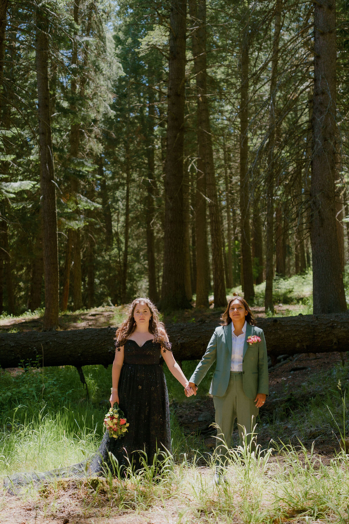 Portraits_Brenda&JanieElopementPhotos_OregonWeddingPhotographer_KuroCreativeHouse-42
