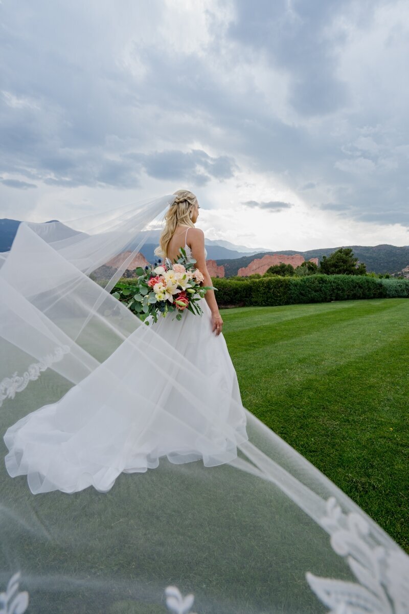July summer Garden of the Gods wedding