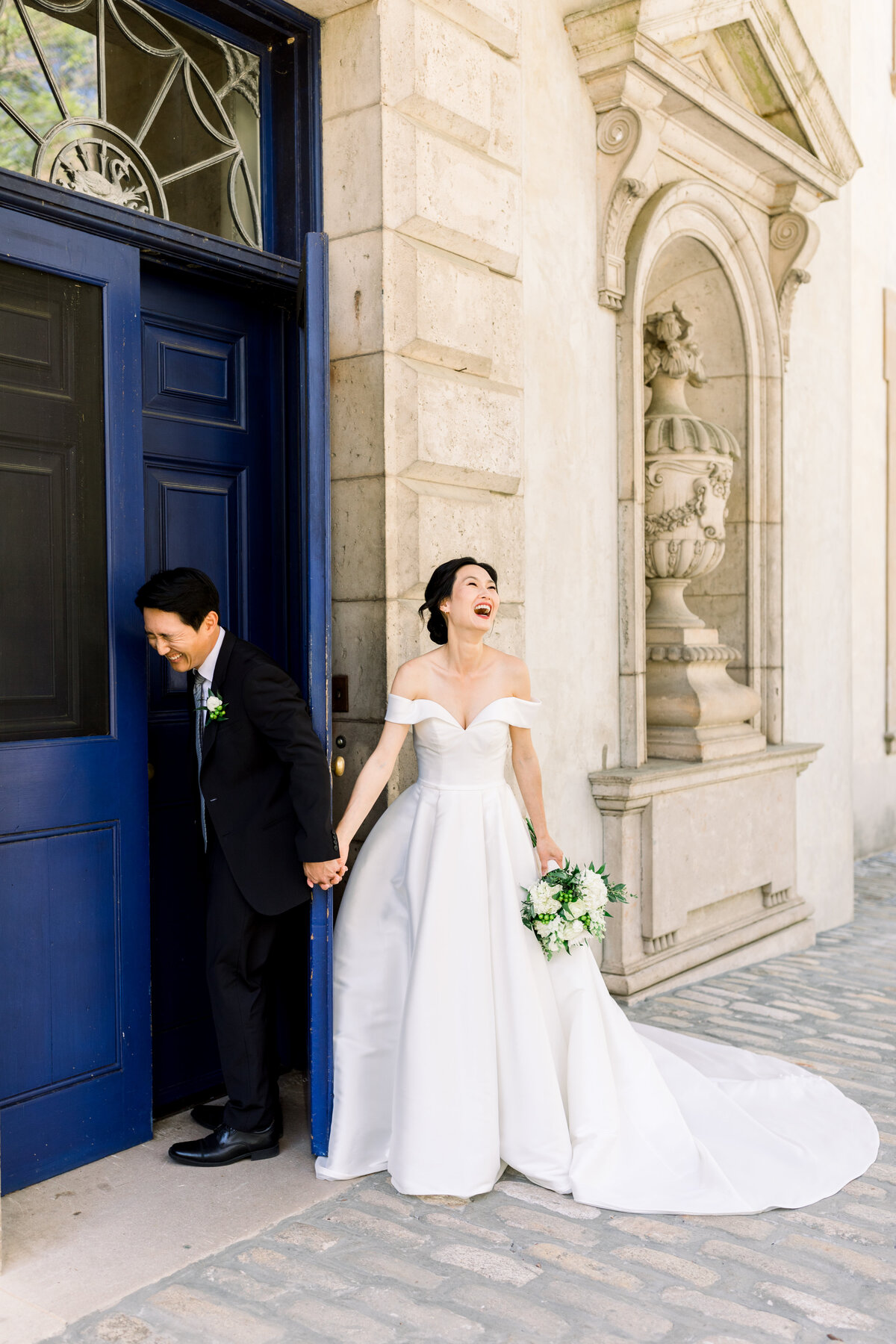bride-and-groom-laughing-first-look-wedding-day-swan-house
