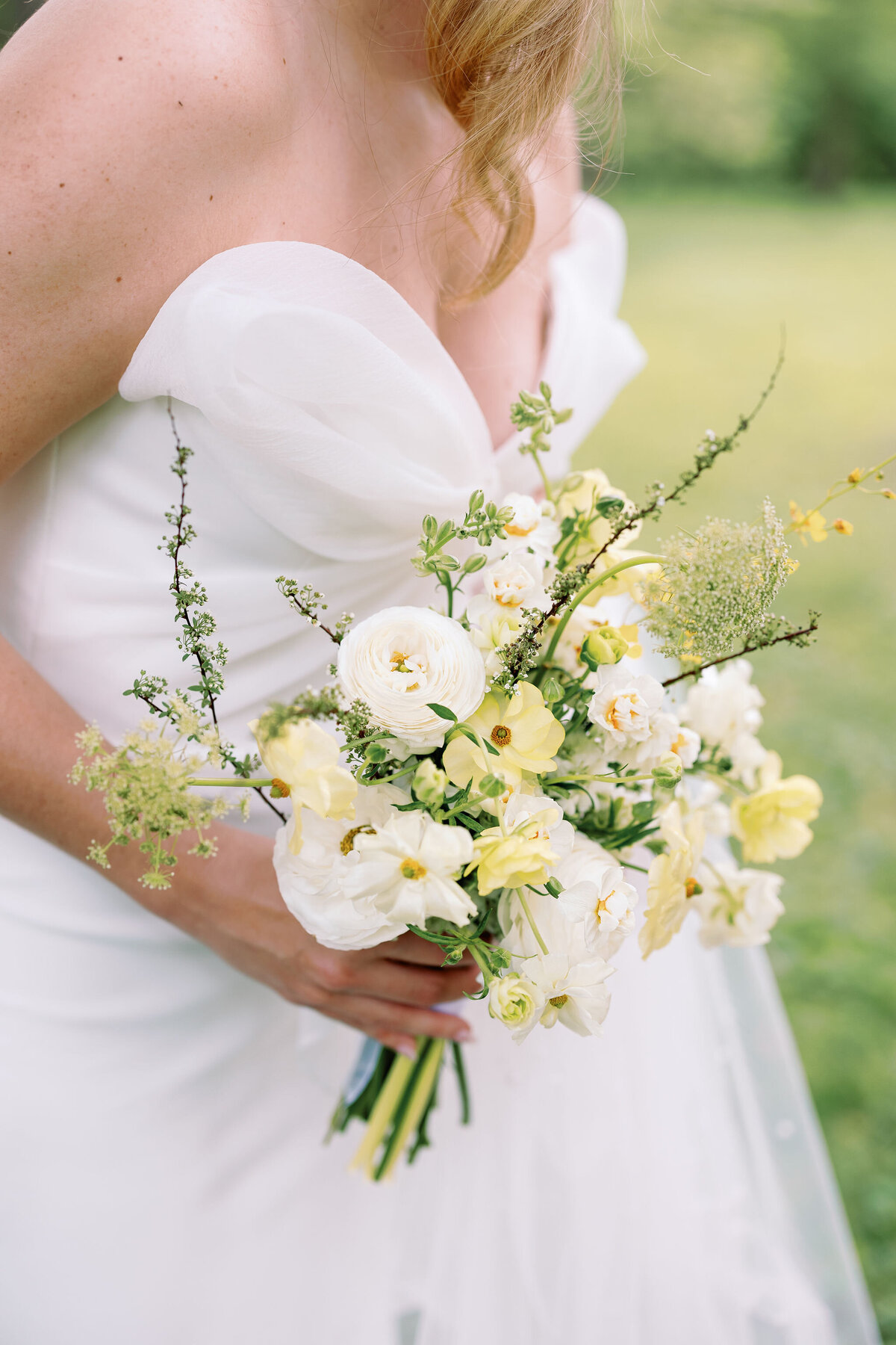 18-bride-yellow-bouquet