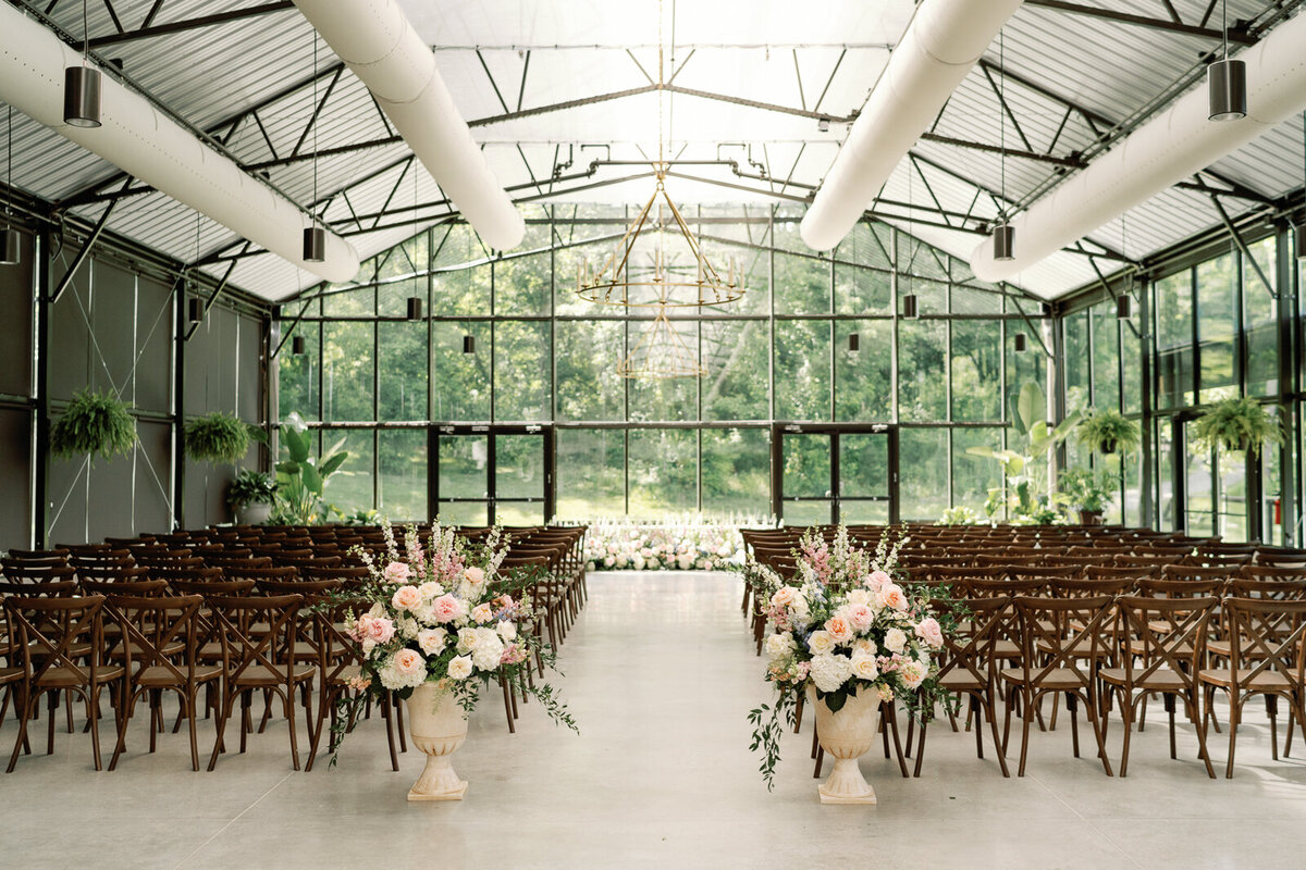 Conservatory at Evergreen Wedding Indianapolis Alison Mae PhotographyAMP02874