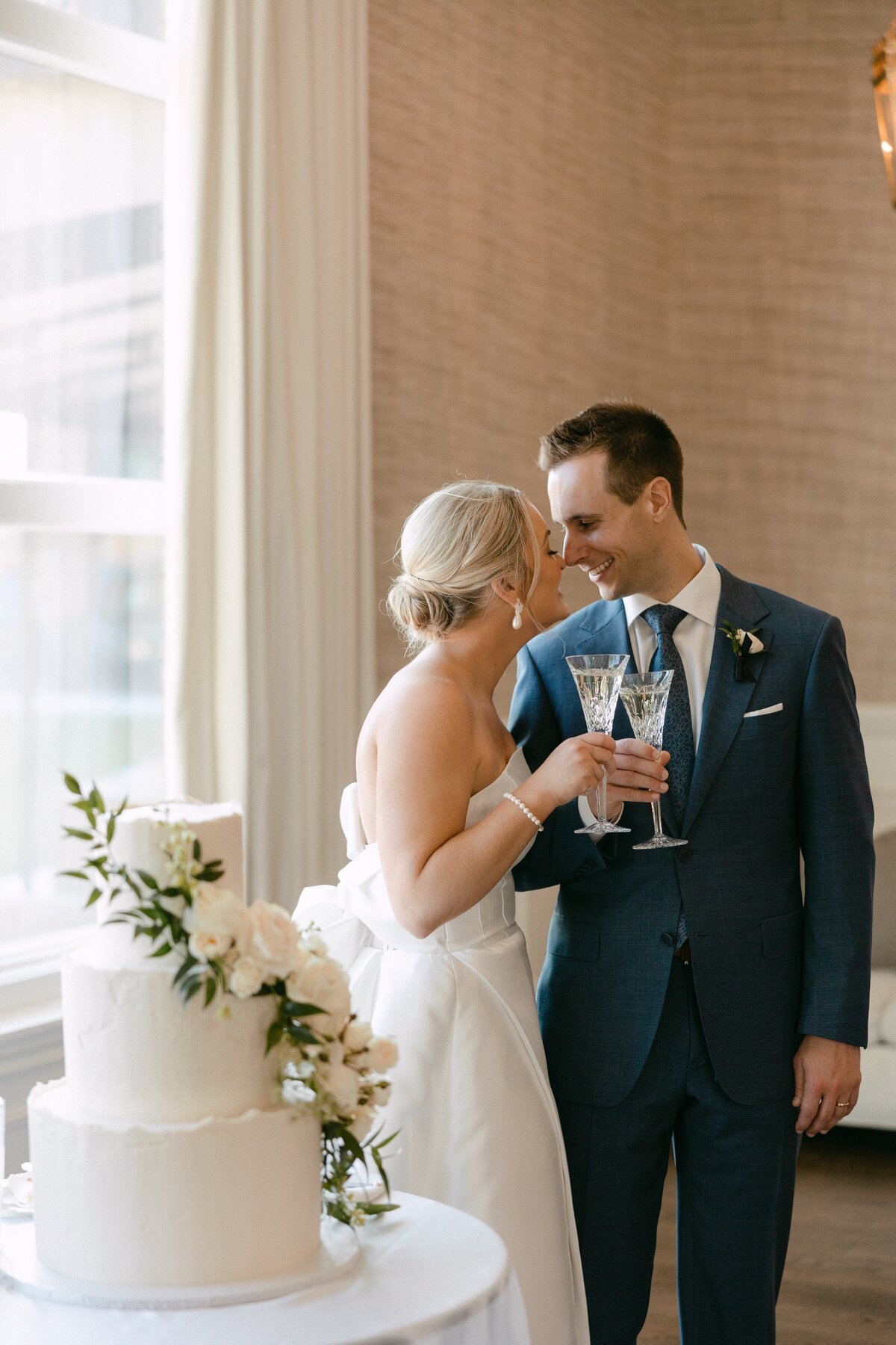 sloan-daniel-wichita-country-club-wedding-kayxbee-680