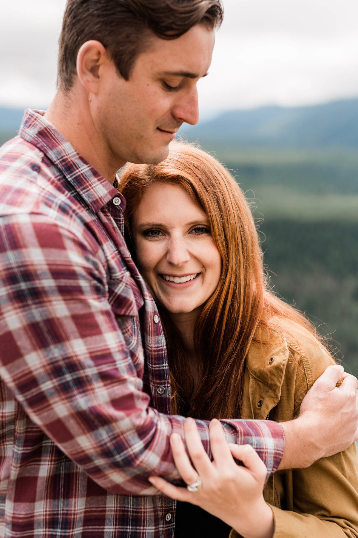 rattlesnake-ledge-engagement-session-16